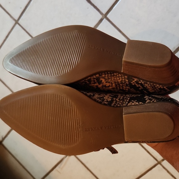 Chelsea & Violet Booties Womens 6.5 Tan Black Snakeskin Print Ankle Boots - Picture 6 of 8